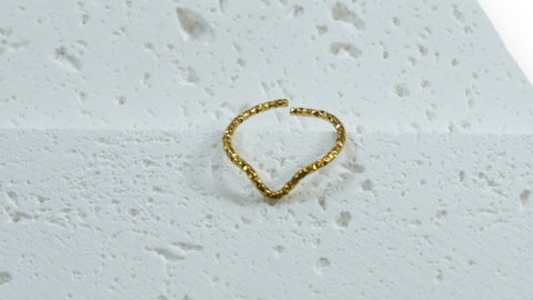 Hammered Heart Stainless Steel Rings: A Minimalist Romance