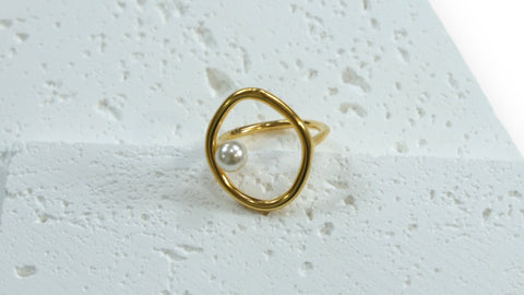 Minimalist Pearl Stainless Steel Ring: Effortless Elegance